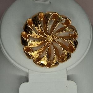 Anne Klein AK Signed Gold Toned Round Circular Ribbon Brooch Sun Burst Swirl
